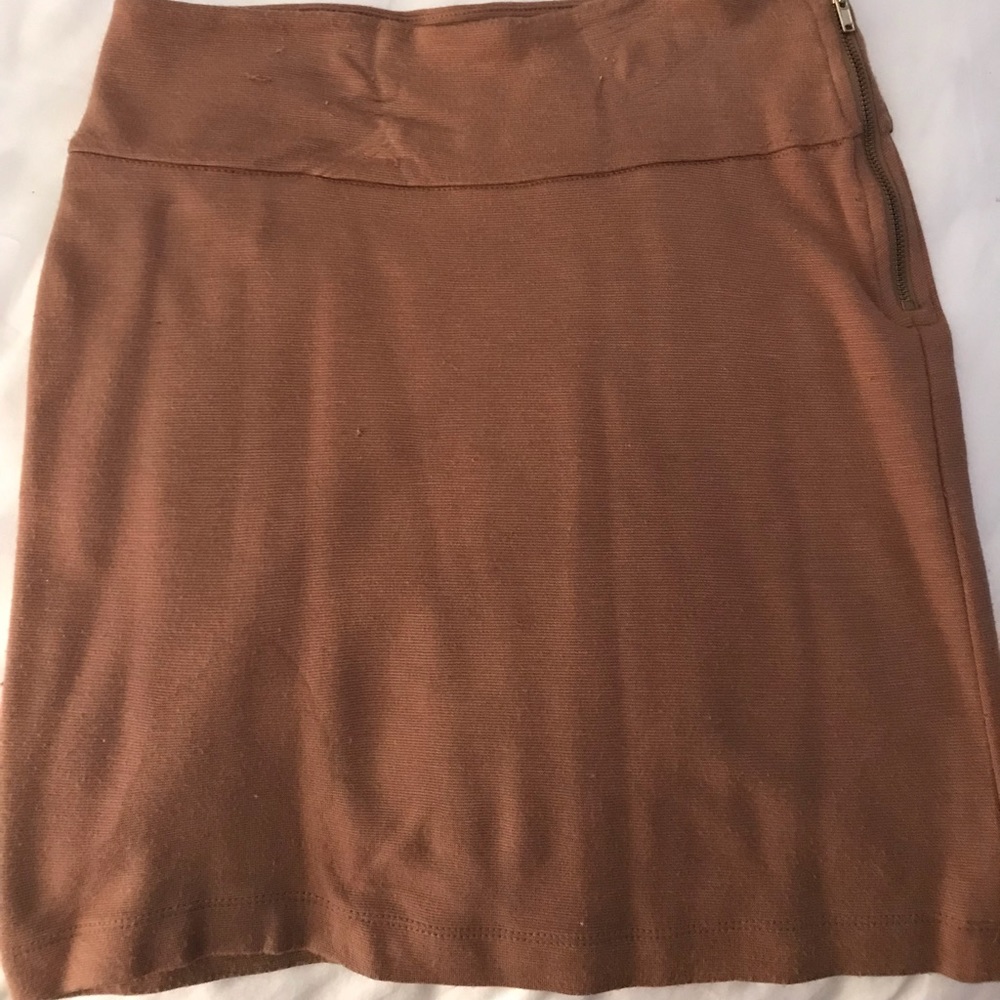 Tan mini body con skirt